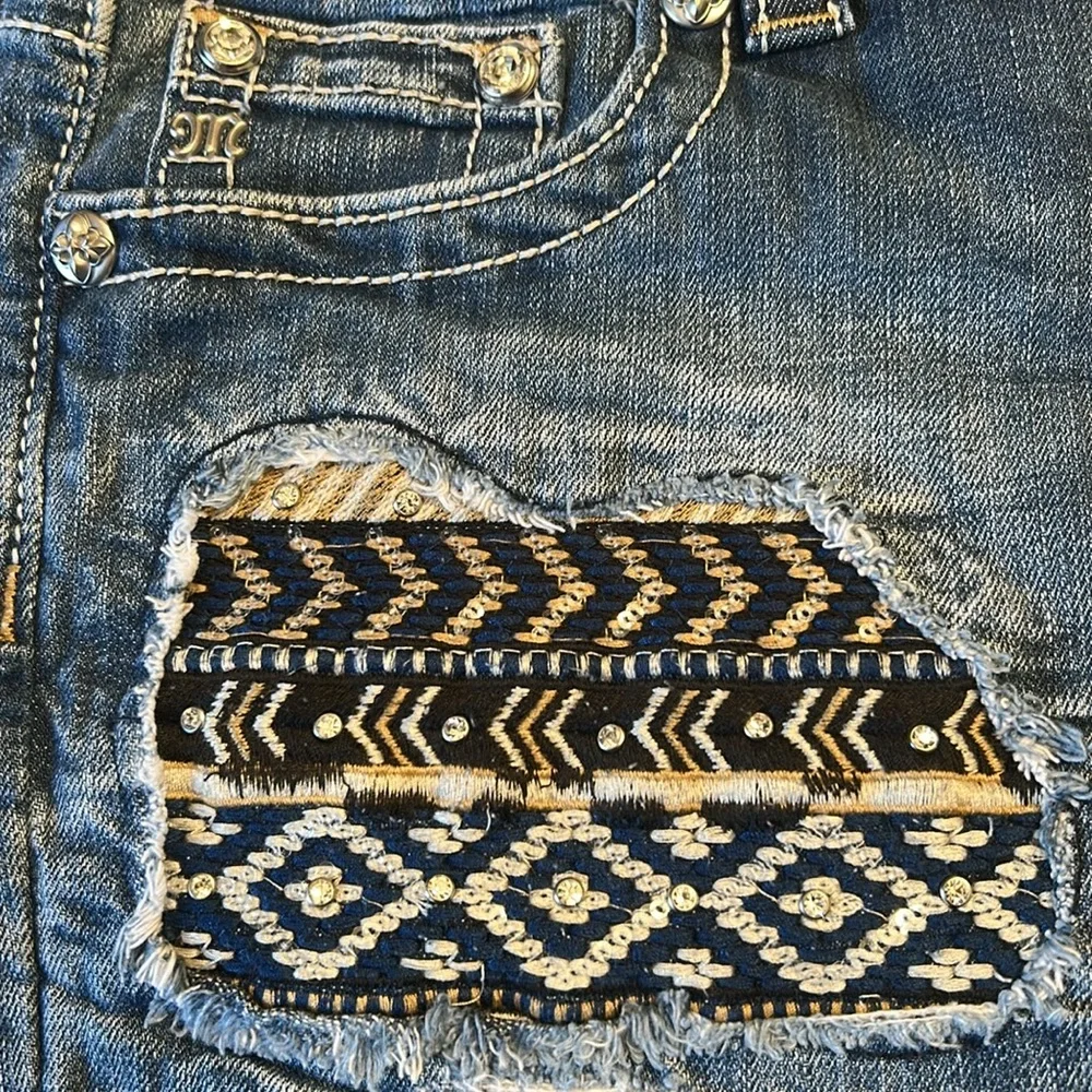 Miss Me 30 NWOT Signature Blue Distressed Denim Shorts - Picture 5 of 16